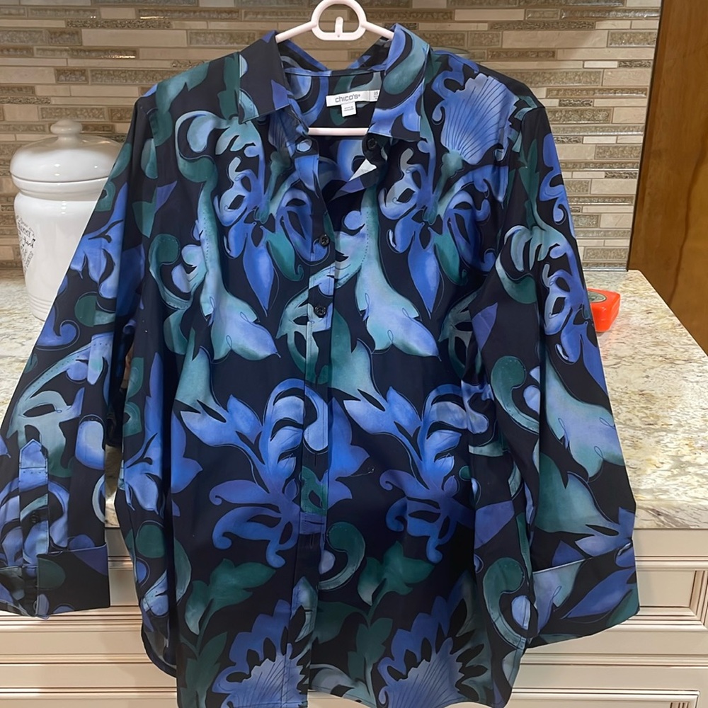 Chico’s no Iron 2.5 US 14 shirt